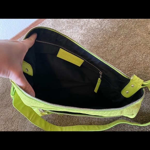 Balenciaga soft leather sling bag - Picture 3 of 4